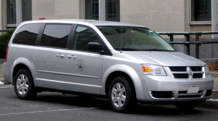  A silver 2013 Dodge grand Caravan vehicle